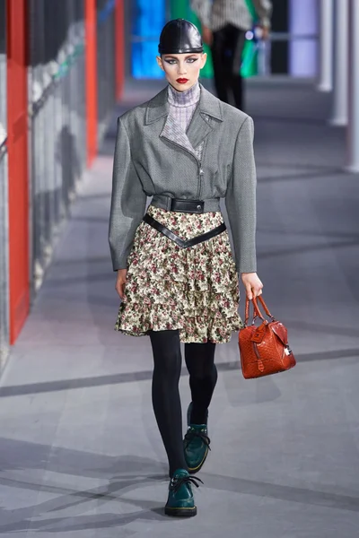 Look 28